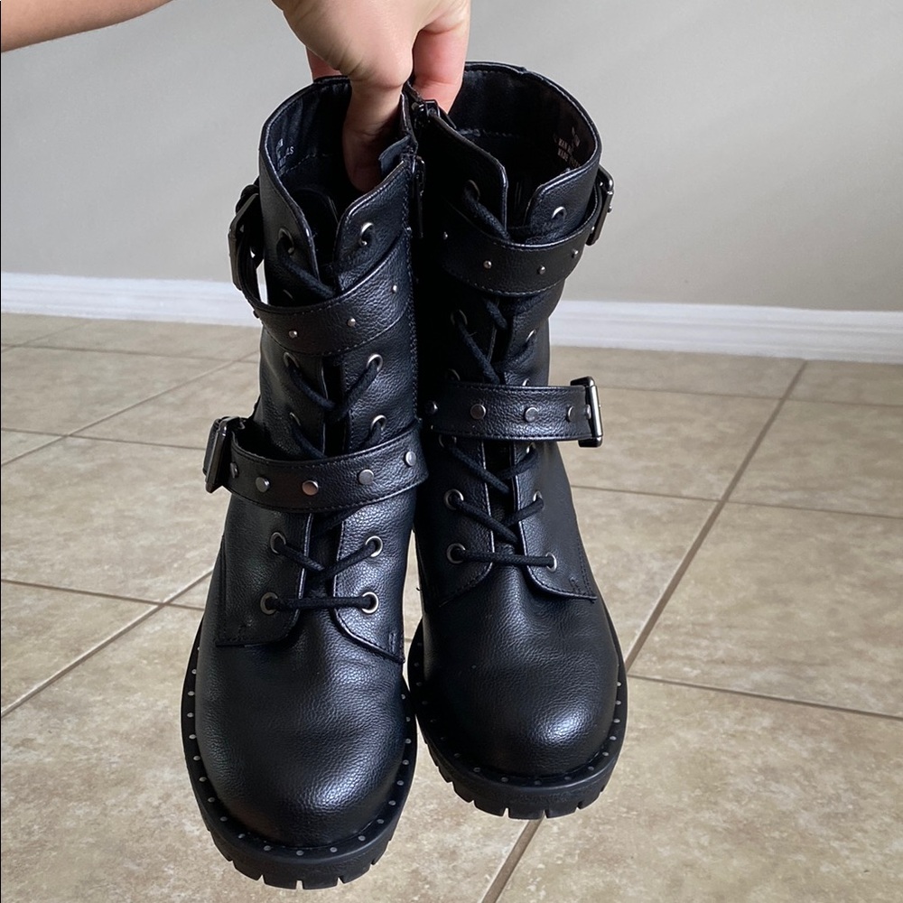 Black Leather Women's Boots - Picture 5 of 7